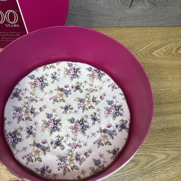 Royal Albert 100 Years 1940 3-Piece Set (Teacup, Saucer & Plate 8") - Picture 3 of 10